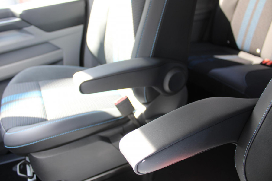 Ford Transit Custom 320 2.5 PHEV L2H1 Sport DC 233pk | | Dubbele Cabine | Dubbele zijschuifdeur | Inklapbare trekhaak | 19 inch lichtmetalen Sport velgen (mat zwart) | Verwarmbaar stuurwiel | Navigatie systeem