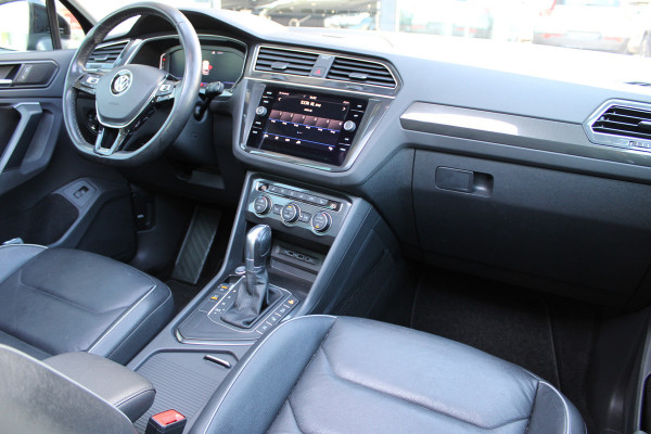 Volkswagen Tiguan 1.5 TSI ACT Highline | Trekhaak | Panoramadak | Memory | BLIS | Adaptieve cruise