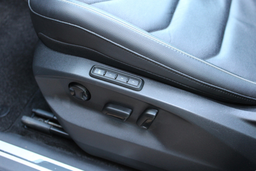 Volkswagen Tiguan 1.5 TSI ACT Highline | Trekhaak | Panoramadak | Memory | BLIS | Adaptieve cruise