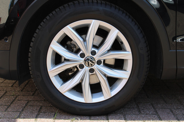 Volkswagen Tiguan 1.5 TSI ACT Highline | Trekhaak | Panoramadak | Memory | BLIS | Adaptieve cruise