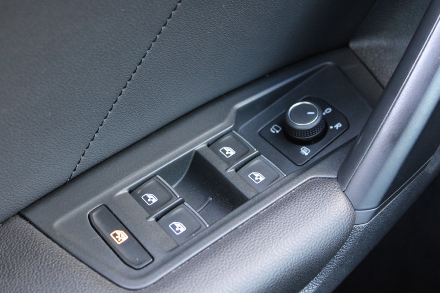 Volkswagen Tiguan 1.5 TSI ACT Highline | Trekhaak | Panoramadak | Memory | BLIS | Adaptieve cruise