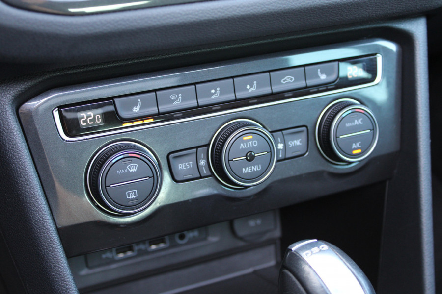 Volkswagen Tiguan 1.5 TSI ACT Highline | Trekhaak | Panoramadak | Memory | BLIS | Adaptieve cruise