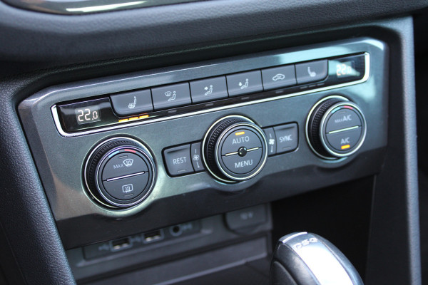 Volkswagen Tiguan 1.5 TSI ACT Highline | Trekhaak | Panoramadak | Memory | BLIS | Adaptieve cruise