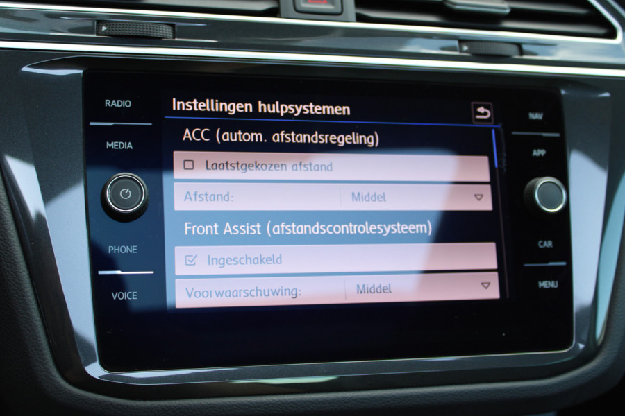 Volkswagen Tiguan 1.5 TSI ACT Highline | Trekhaak | Panoramadak | Memory | BLIS | Adaptieve cruise