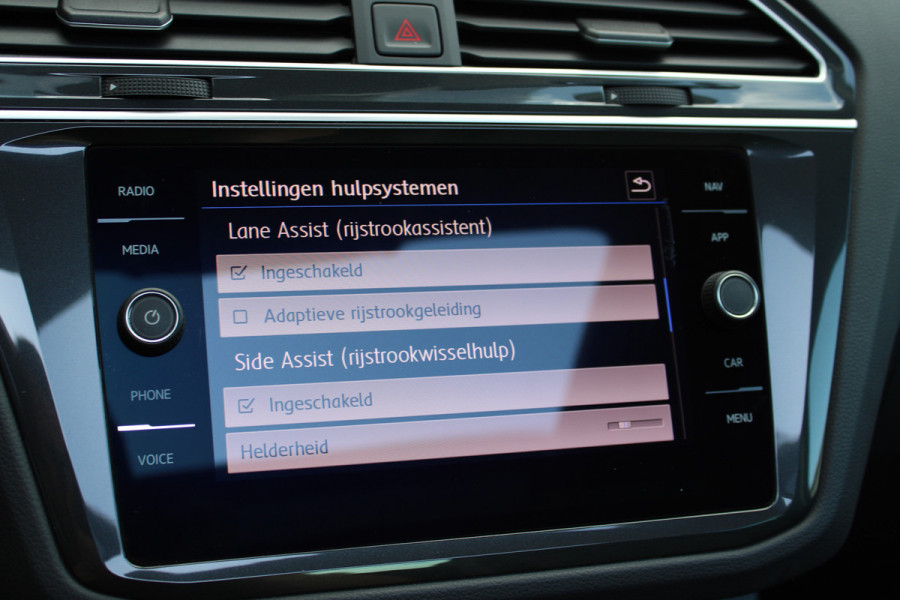 Volkswagen Tiguan 1.5 TSI ACT Highline | Trekhaak | Panoramadak | Memory | BLIS | Adaptieve cruise