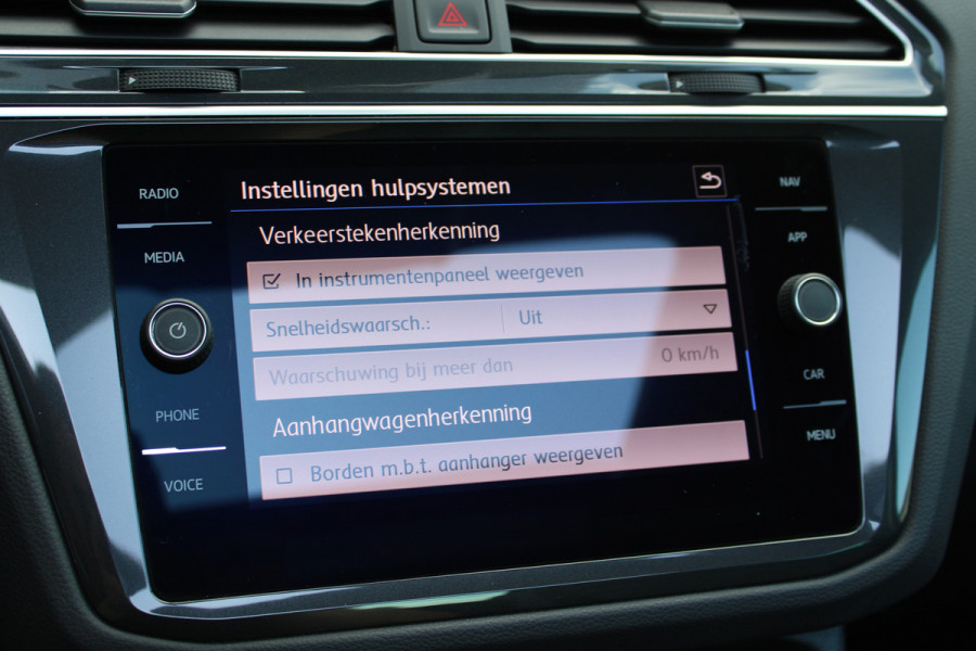 Volkswagen Tiguan 1.5 TSI ACT Highline | Trekhaak | Panoramadak | Memory | BLIS | Adaptieve cruise