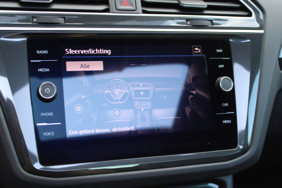 Volkswagen Tiguan 1.5 TSI ACT Highline | Trekhaak | Panoramadak | Memory | BLIS | Adaptieve cruise