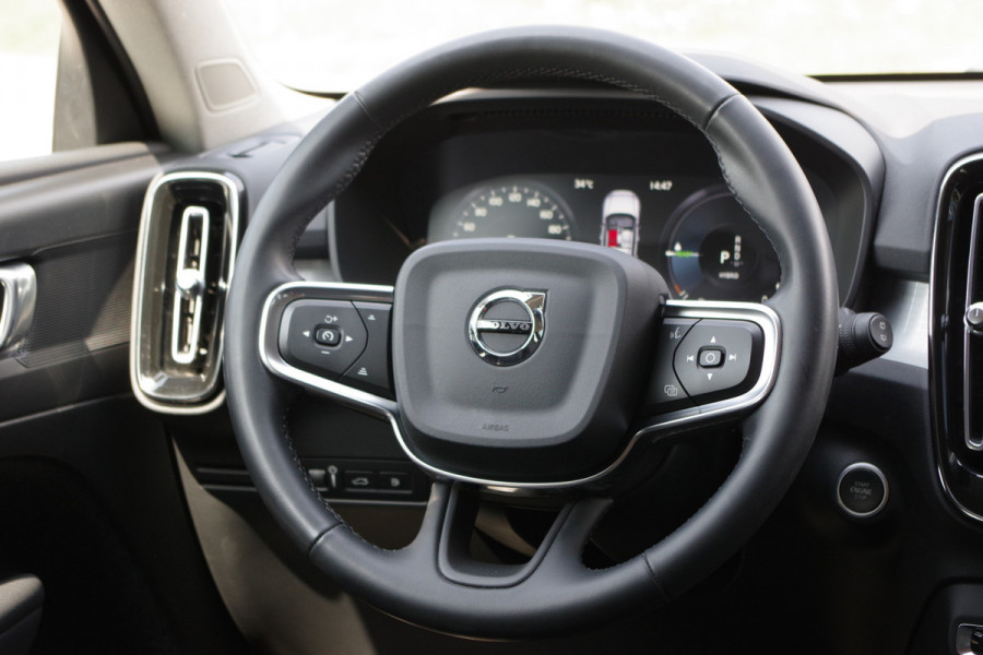 Volvo XC40 1.5 T4 211 PK Recharge Inscription Expression, Trekhaak, Camera, LED, Cruise Control