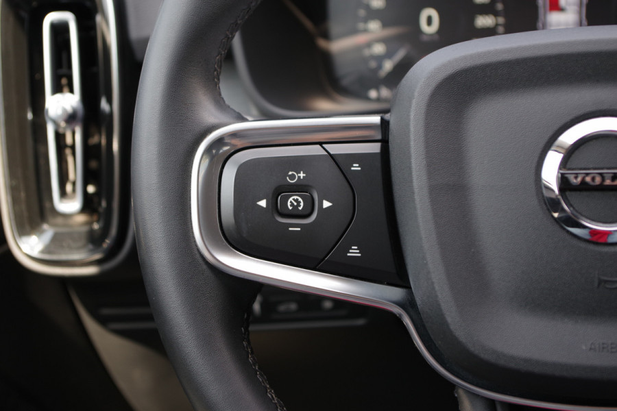 Volvo XC40 1.5 T4 211 PK Recharge Inscription Expression, Trekhaak, Camera, LED, Cruise Control