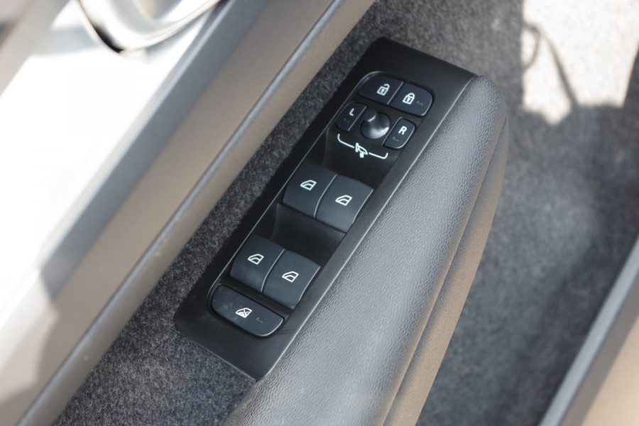 Volvo XC40 1.5 T4 211 PK Recharge Inscription Expression, Trekhaak, Camera, LED, Cruise Control