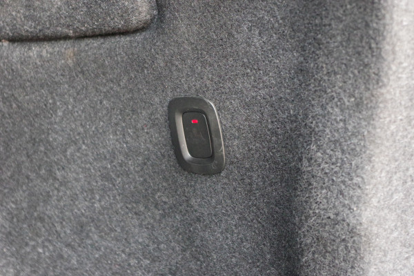 Volvo XC40 1.5 T4 211 PK Recharge Inscription Expression, Trekhaak, Camera, LED, Cruise Control