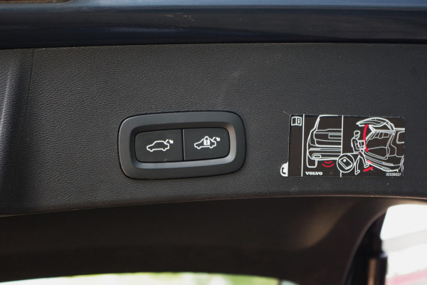 Volvo XC40 1.5 T4 211 PK Recharge Inscription Expression, Trekhaak, Camera, LED, Cruise Control