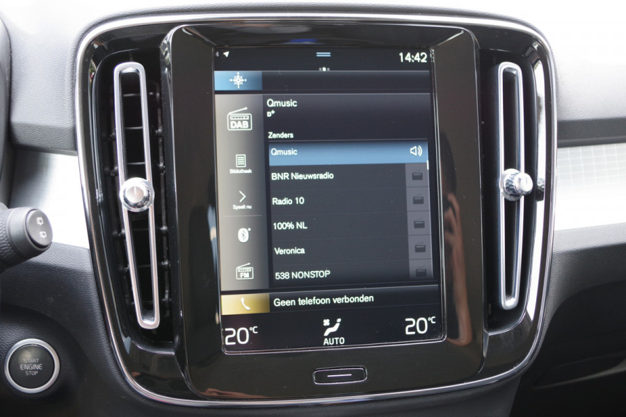 Volvo XC40 1.5 T4 211 PK Recharge Inscription Expression, Trekhaak, Camera, LED, Cruise Control