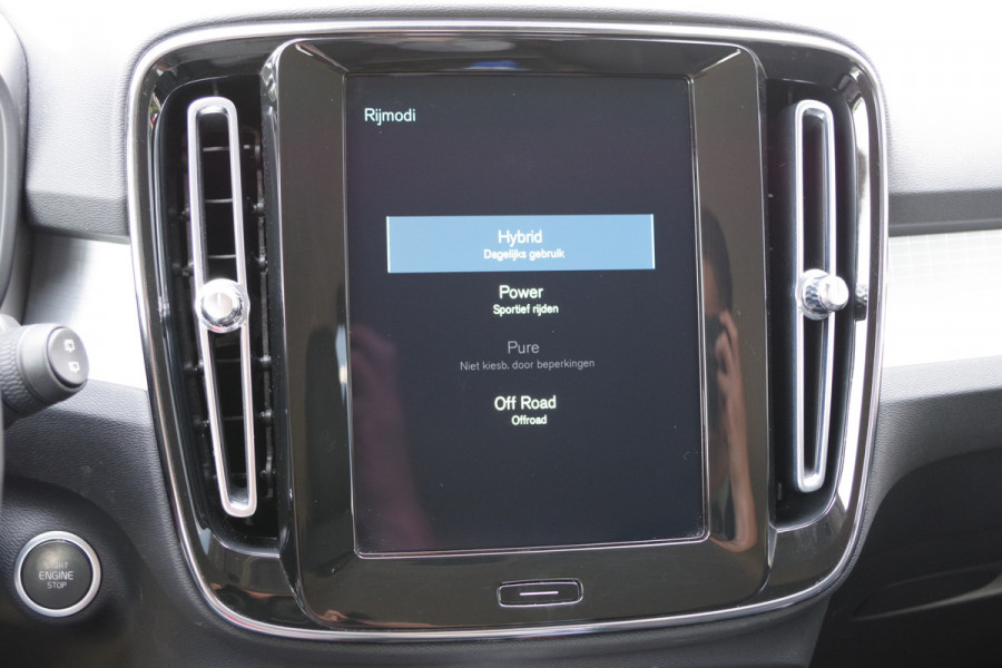 Volvo XC40 1.5 T4 211 PK Recharge Inscription Expression, Trekhaak, Camera, LED, Cruise Control