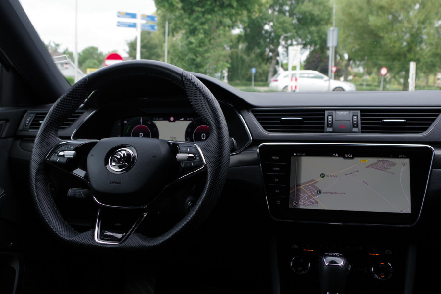 Škoda Superb Combi 1.4 TSI 218 PK iV Sportline Business PHEV, Adap. Cruise Control, Canton Sound, LED