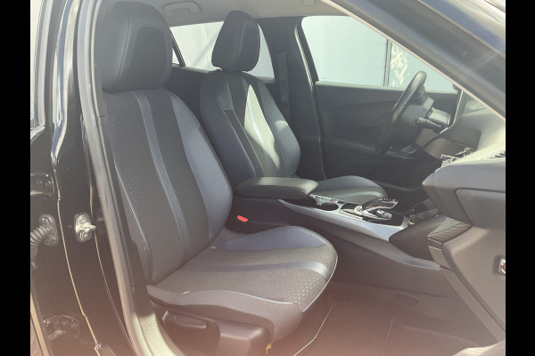 Peugeot e-2008 EV Allure 50 kWh Carplay Navigatie Black Beauty Tel Lader