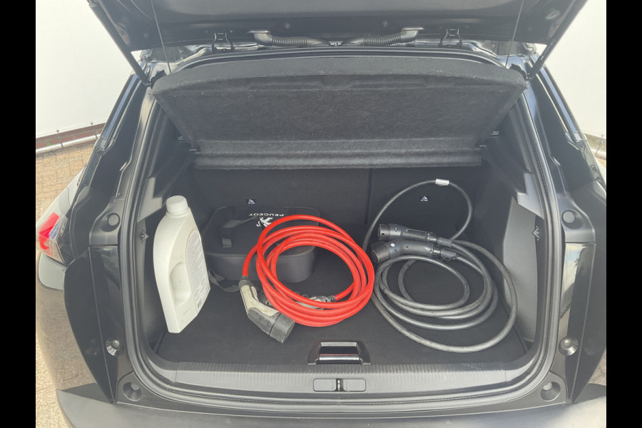 Peugeot e-2008 EV Allure 50 kWh Carplay Navigatie Black Beauty Tel Lader
