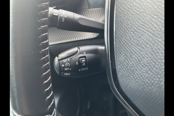 Peugeot e-2008 EV Allure 50 kWh Carplay Navigatie Black Beauty Tel Lader