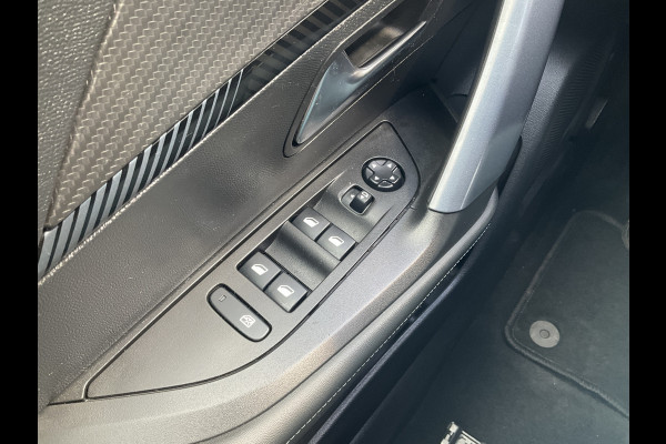 Peugeot e-2008 EV Allure 50 kWh Carplay Navigatie Black Beauty Tel Lader