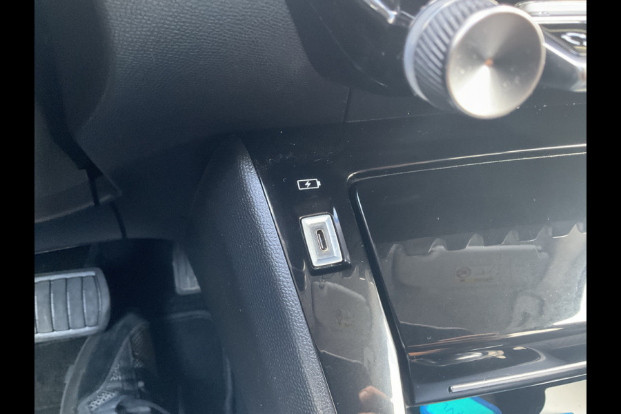 Peugeot e-2008 EV Allure 50 kWh Carplay Navigatie Black Beauty Tel Lader
