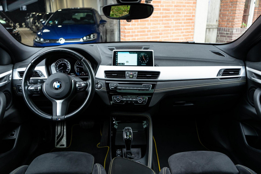 BMW X2 sDrive20i High Executive M-Sport Pano / HUD / Edition