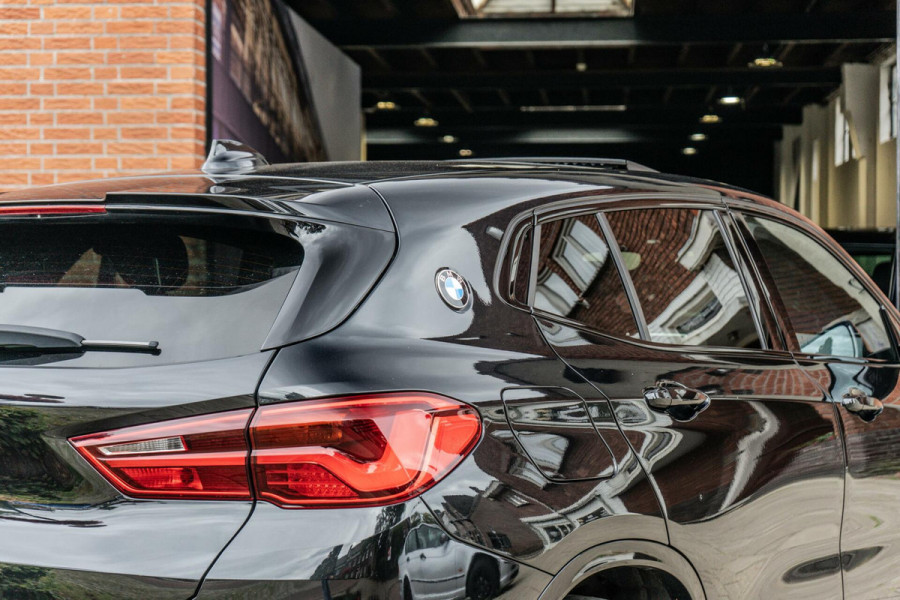 BMW X2 sDrive20i High Executive M-Sport Pano / HUD / Edition