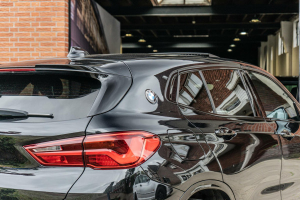 BMW X2 sDrive20i High Executive M-Sport Pano / HUD / Edition