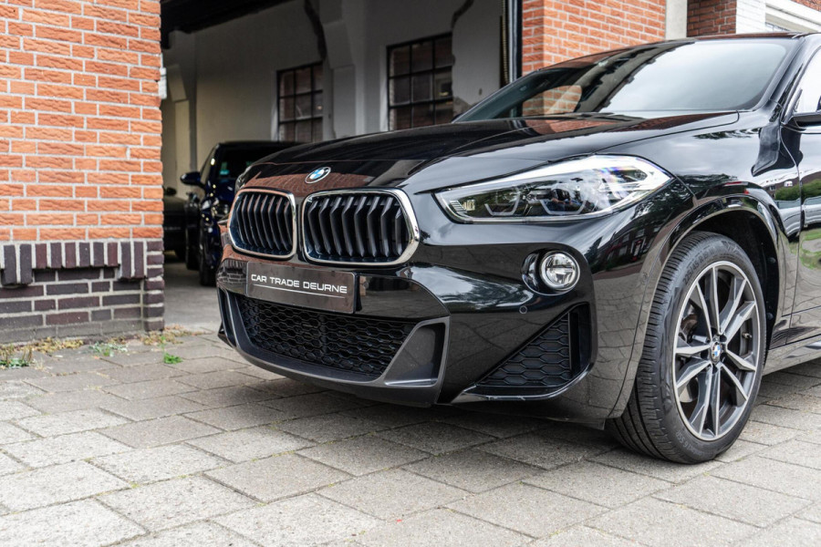 BMW X2 sDrive20i High Executive M-Sport Pano / HUD / Edition