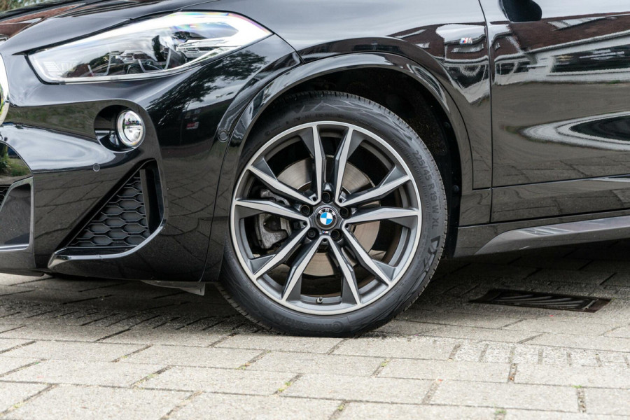 BMW X2 sDrive20i High Executive M-Sport Pano / HUD / Edition