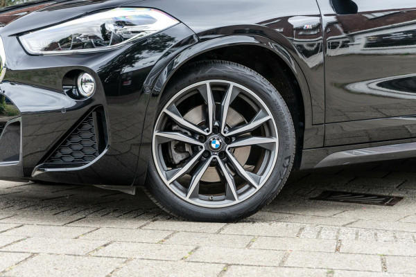 BMW X2 sDrive20i High Executive M-Sport Pano / HUD / Edition