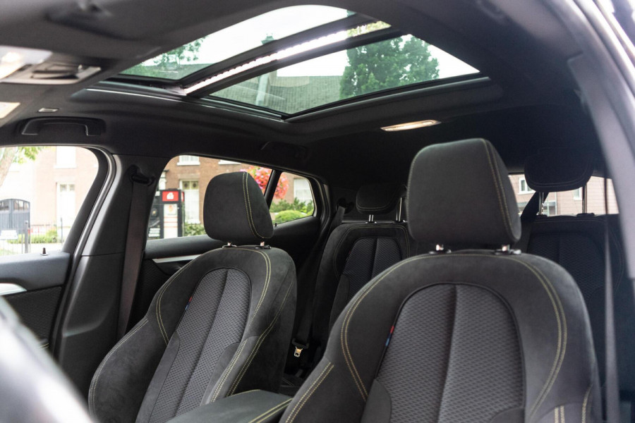 BMW X2 sDrive20i High Executive M-Sport Pano / HUD / Edition