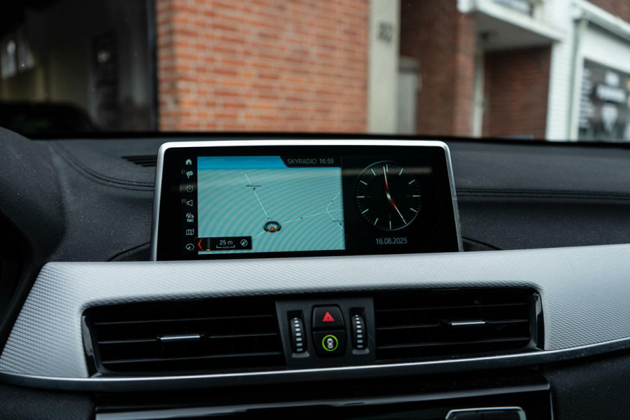 BMW X2 sDrive20i High Executive M-Sport Pano / HUD / Edition