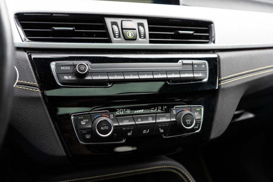 BMW X2 sDrive20i High Executive M-Sport Pano / HUD / Edition