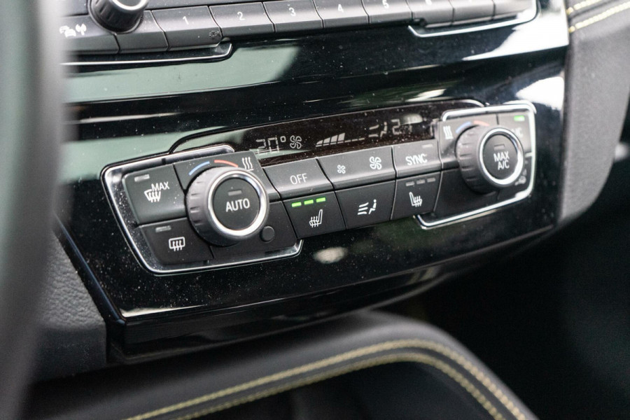BMW X2 sDrive20i High Executive M-Sport Pano / HUD / Edition