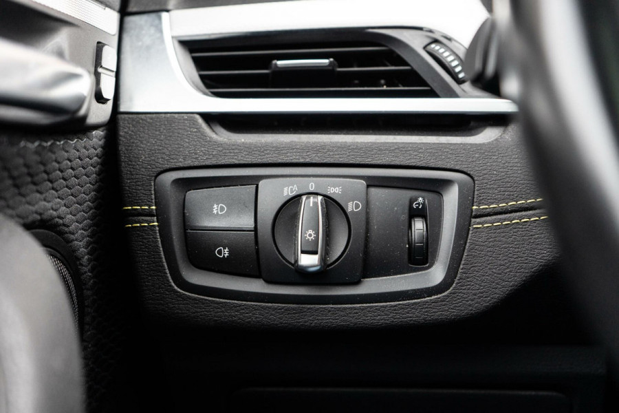 BMW X2 sDrive20i High Executive M-Sport Pano / HUD / Edition