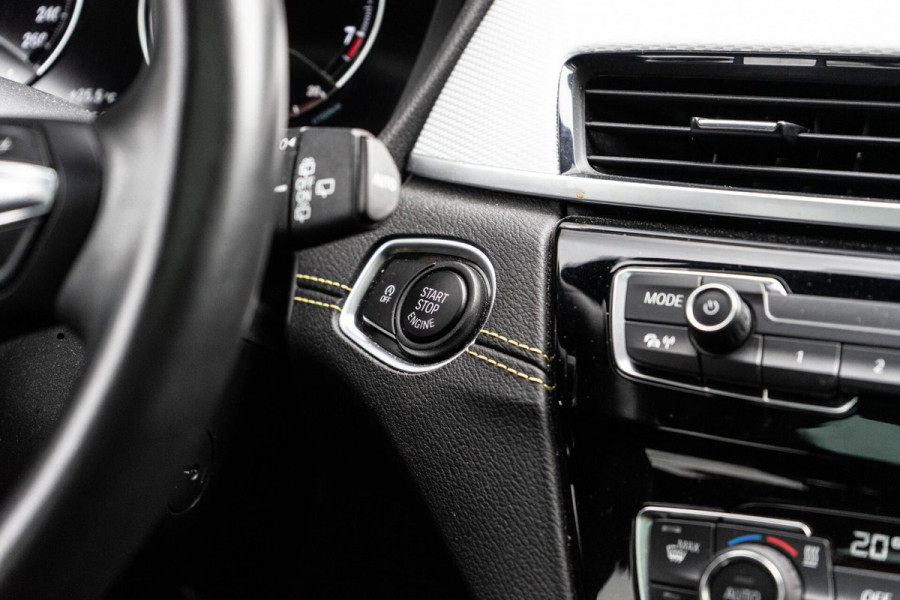 BMW X2 sDrive20i High Executive M-Sport Pano / HUD / Edition