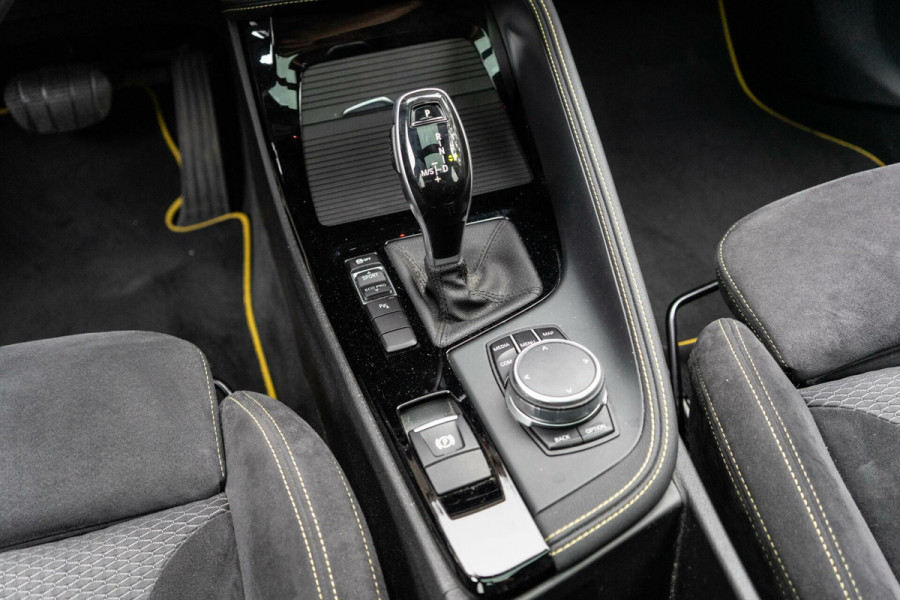 BMW X2 sDrive20i High Executive M-Sport Pano / HUD / Edition