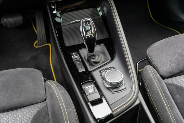 BMW X2 sDrive20i High Executive M-Sport Pano / HUD / Edition