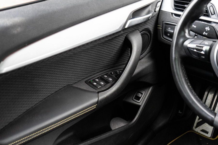 BMW X2 sDrive20i High Executive M-Sport Pano / HUD / Edition