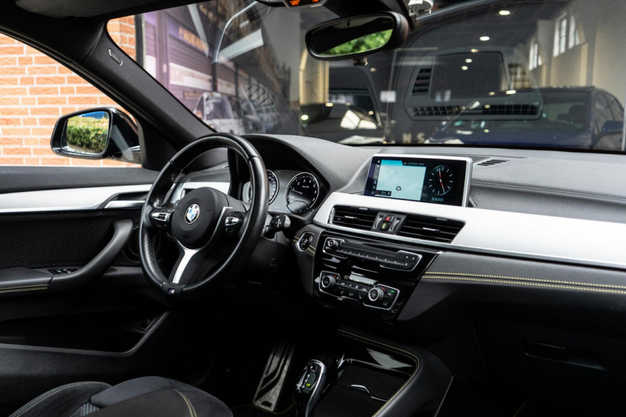 BMW X2 sDrive20i High Executive M-Sport Pano / HUD / Edition