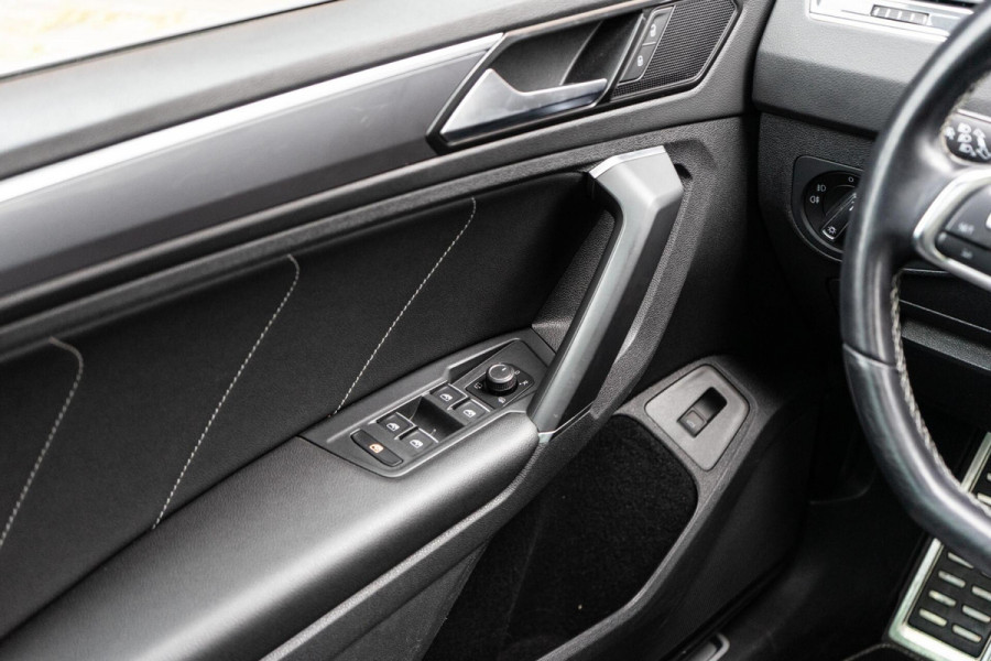 Volkswagen Tiguan 2.0 TSI 4Motion R-Line Pano / ACC / DAB
