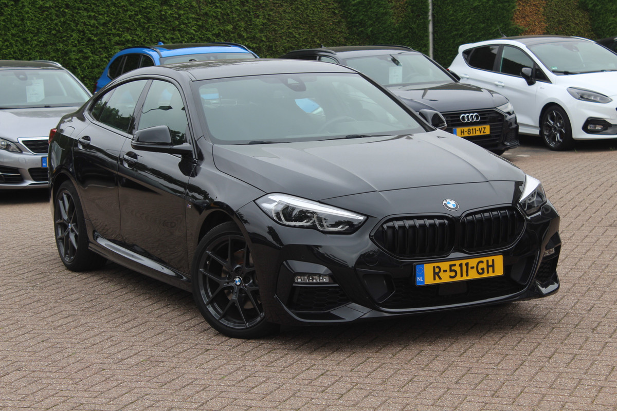 BMW 2 Serie Gran Coupé 218i Business Ed. M Sport / Camera / Alcantara / Apple CarPlay / 19'' / Sportstoelen / Stuurverwarming / Cruise Control BMW 2 Serie Gran Coupé 218i Business Ed. M Sport / Camera / Alcantara / Apple CarPlay / 19'' / Sportstoelen / Stuurverwarming / Cruise Control
