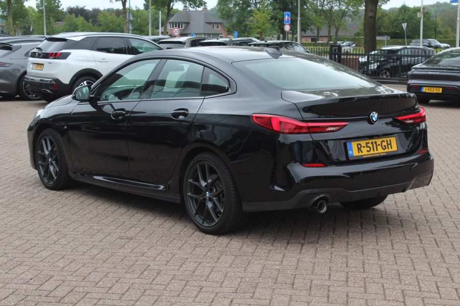 BMW 2 Serie Gran Coupé 218i Business Ed. M Sport / Camera / Alcantara / Apple CarPlay / 19'' / Sportstoelen / Stuurverwarming / Cruise Control