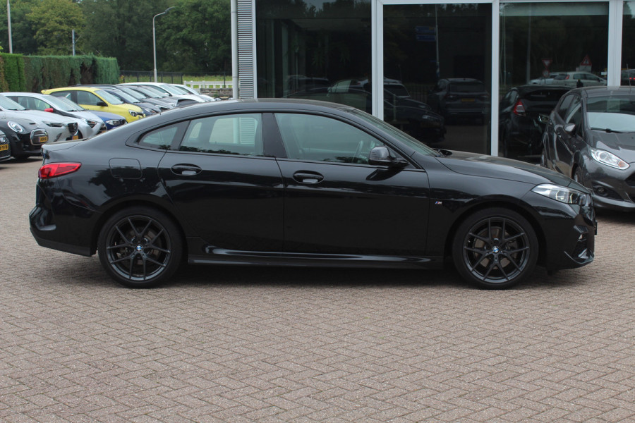 BMW 2 Serie Gran Coupé 218i Business Ed. M Sport / Camera / Alcantara / Apple CarPlay / 19'' / Sportstoelen / Stuurverwarming / Cruise Control