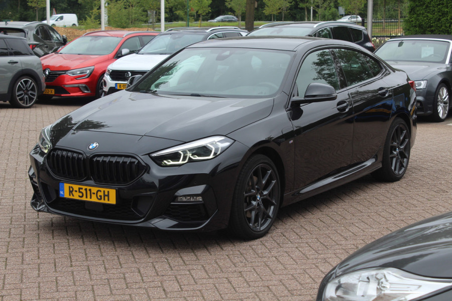 BMW 2 Serie Gran Coupé 218i Business Ed. M Sport / Camera / Alcantara / Apple CarPlay / 19'' / Sportstoelen / Stuurverwarming / Cruise Control