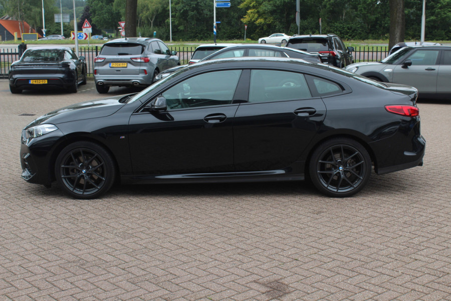 BMW 2 Serie Gran Coupé 218i Business Ed. M Sport / Camera / Alcantara / Apple CarPlay / 19'' / Sportstoelen / Stuurverwarming / Cruise Control