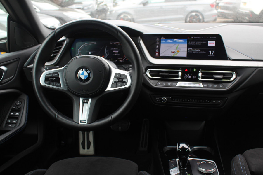 BMW 2 Serie Gran Coupé 218i Business Ed. M Sport / Camera / Alcantara / Apple CarPlay / 19'' / Sportstoelen / Stuurverwarming / Cruise Control