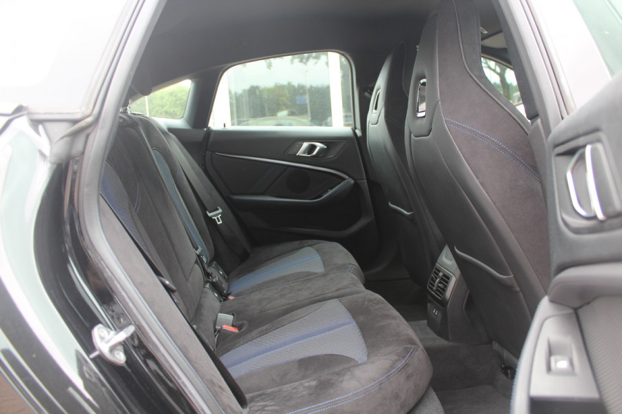 BMW 2 Serie Gran Coupé 218i Business Ed. M Sport / Camera / Alcantara / Apple CarPlay / 19'' / Sportstoelen / Stuurverwarming / Cruise Control