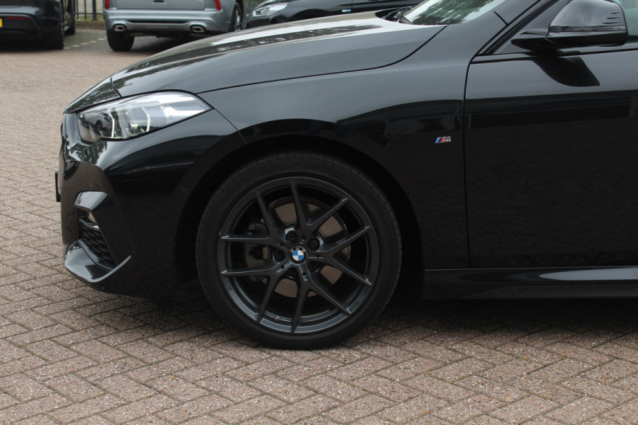 BMW 2 Serie Gran Coupé 218i Business Ed. M Sport / Camera / Alcantara / Apple CarPlay / 19'' / Sportstoelen / Stuurverwarming / Cruise Control