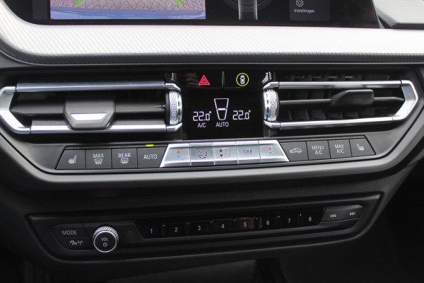 BMW 2 Serie Gran Coupé 218i Business Ed. M Sport / Camera / Alcantara / Apple CarPlay / 19'' / Sportstoelen / Stuurverwarming / Cruise Control
